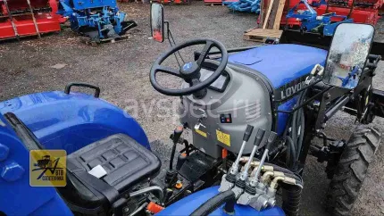 Трактор Lovol TE 354 HT без кабины с фронтальным челюстным погрузчиком